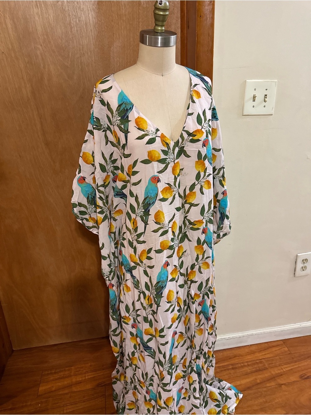 Nicoblu kaftan with parrot and lemons size L-XL